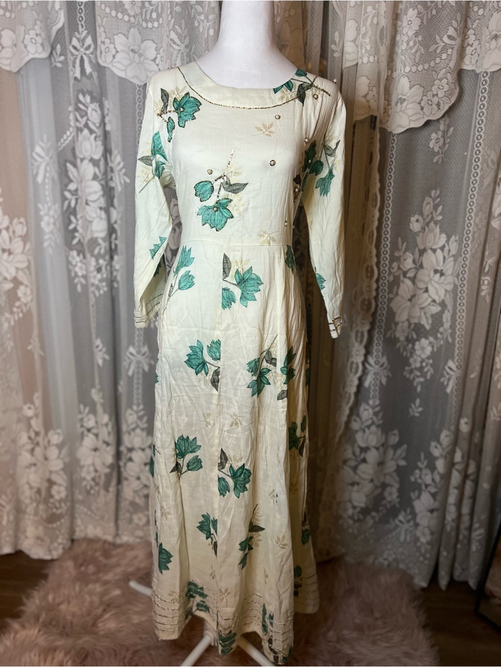 Vintage Cream Maxi Dress with Green Floral Motif and Pearls XXL